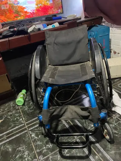 Silla de ruedas deportiva usada - miniatura 1