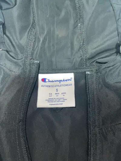 Chaqueta cortavientos negra champion - miniatura 2