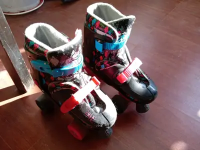 Patines de cuatro ruedas Monster High - miniatura 1