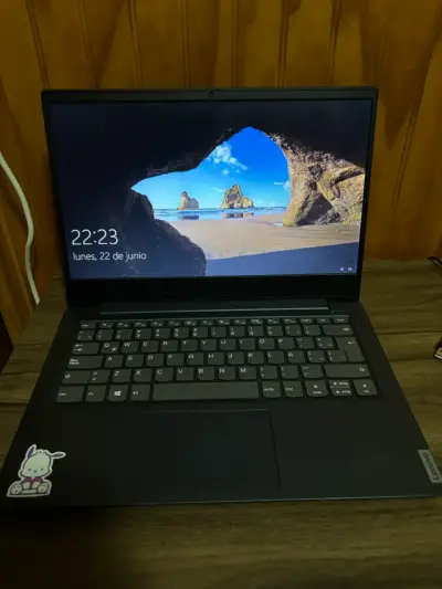 Computador Lenovo - miniatura 1