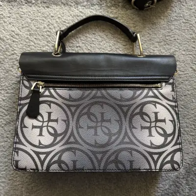 Cartera Guess negra y blanca - miniatura 2