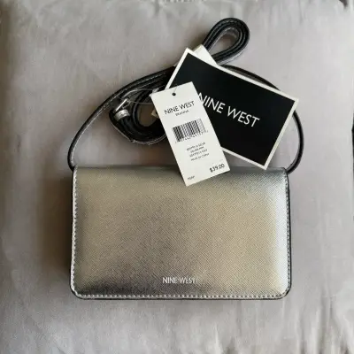 Cartera plateada Nine West nueva - miniatura 1