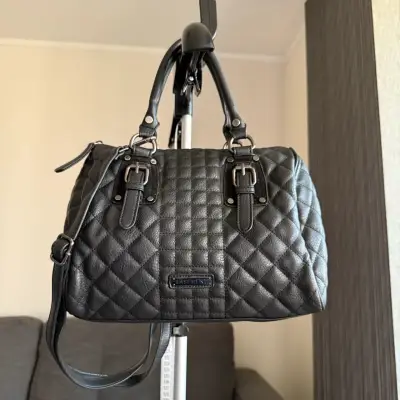 Bolso negro acolchado Basement - miniatura 1