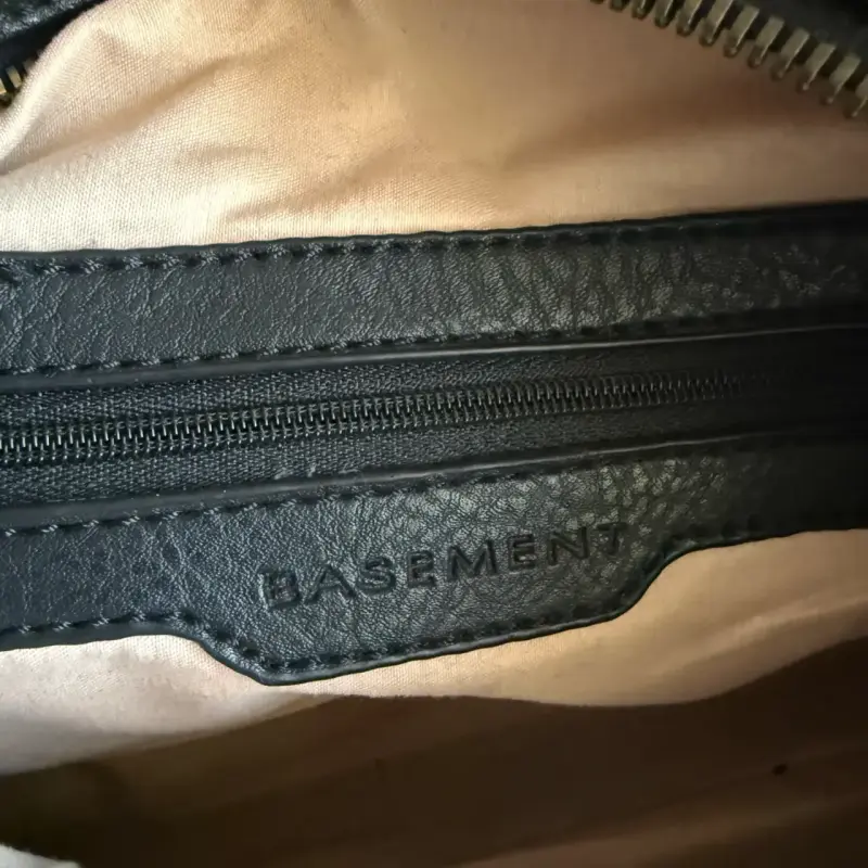 Bolso negro acolchado Basement - 4
