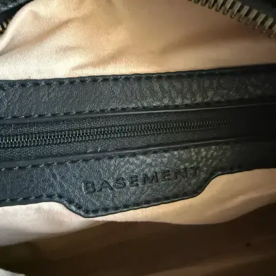 Bolso negro acolchado Basement - miniatura 4