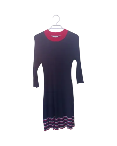 Vestido negro con detalles rojos - miniatura 2