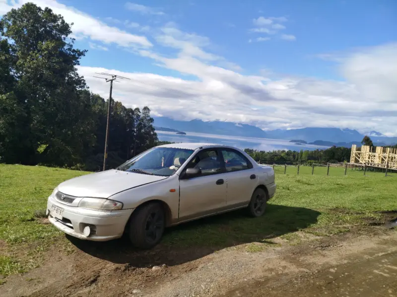 Auto sedan usado - 1