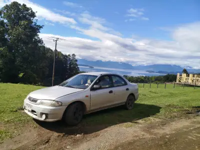 Auto sedan usado - miniatura 1