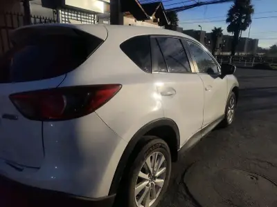 SUV blanca en buen estadoMazda cx5 20132.0 FWDFull - miniatura 2