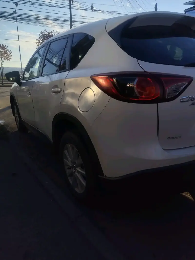 SUV blanca en buen estadoMazda cx5 20132.0 FWDFull - 4