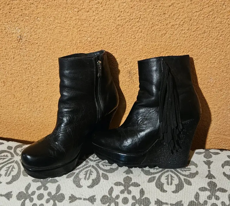 Botines de cuero negro con tacón - 2
