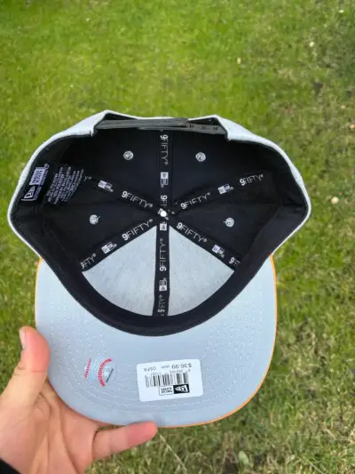 Gorra gris con visera amarilla - miniatura 6
