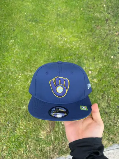 Gorro azul con logo bordado - miniatura 1