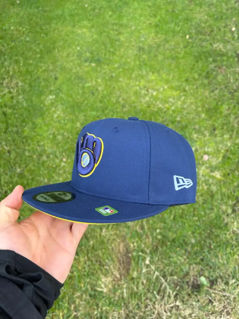 Gorro azul con logo bordado - 2