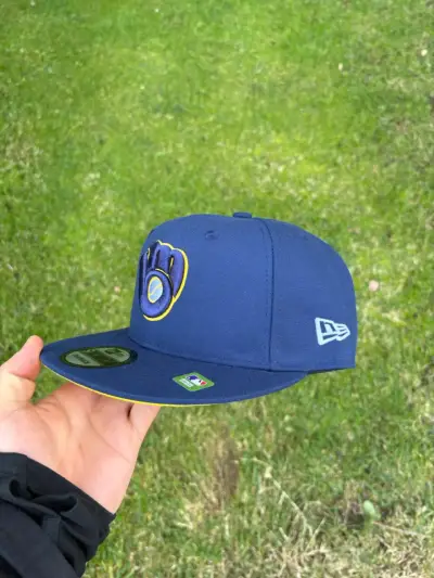 Gorro azul con logo bordado - miniatura 2