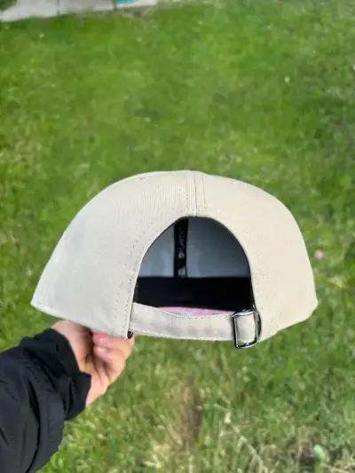 Gorra beige con logo NY y rosa - miniatura 5