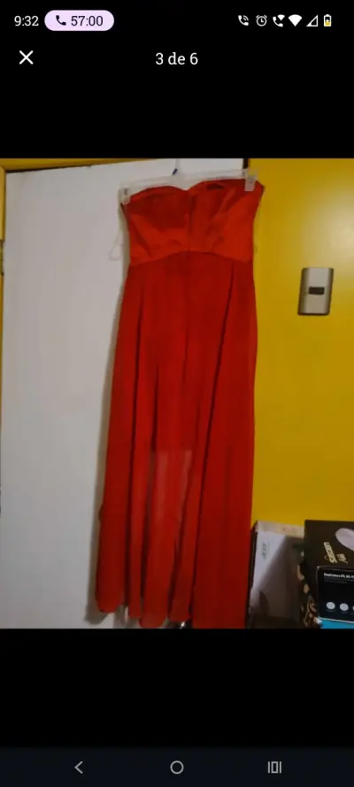 Vestido rojo sin tirantes elegante y vestido azul - miniatura 3