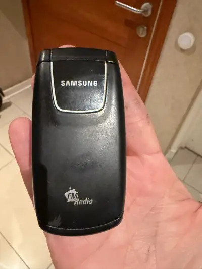 Celular Samsung plegable negro - miniatura 2