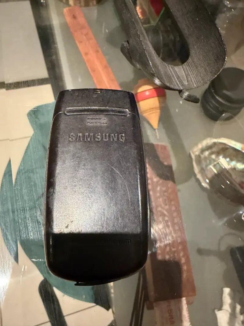 Celular Samsung plegable negro - 3