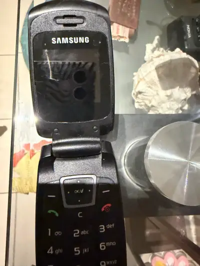 Celular Samsung plegable negro - miniatura 5
