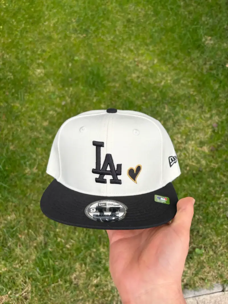 Gorra New Era blanca y negra - 1