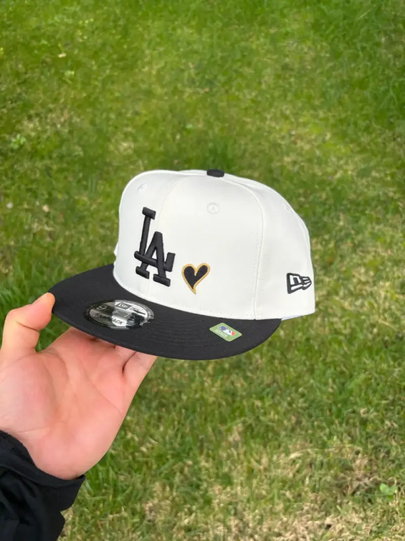 Gorra New Era blanca y negra - 3