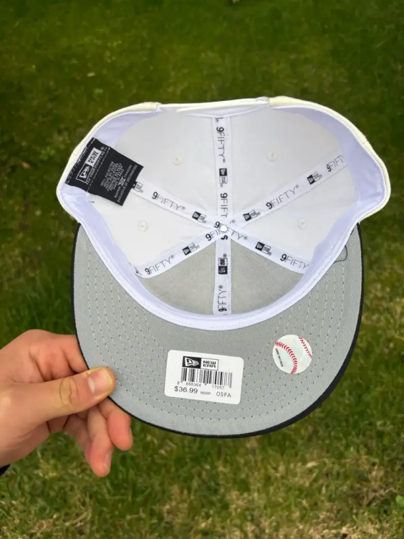 Gorra New Era blanca y negra - 5