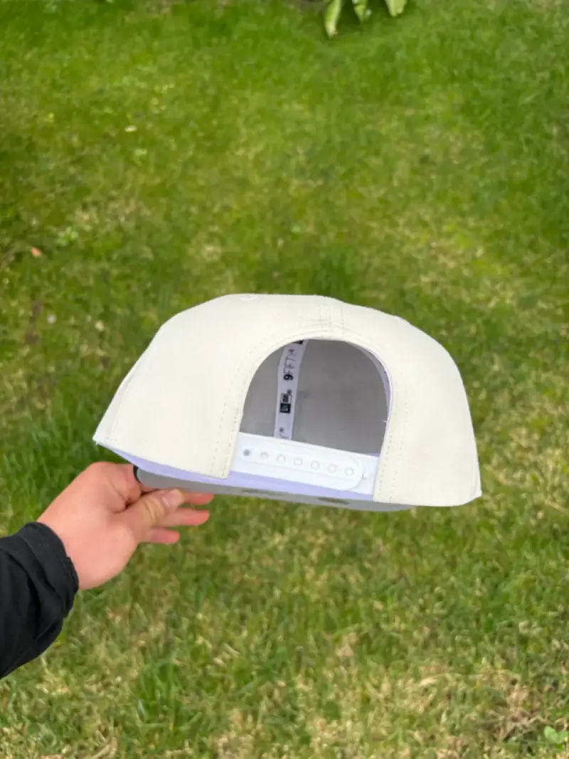 Gorra New Era blanca y negra - 6