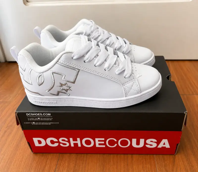 Zapatillas blancas DC nuevas - 1