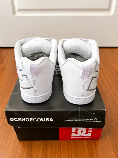 Zapatillas blancas DC nuevas - miniatura 2