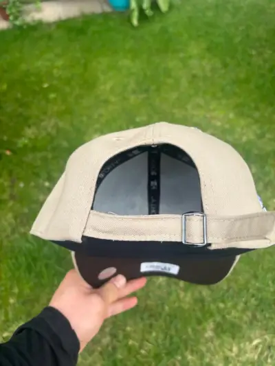 Gorra beige snapback - miniatura 4
