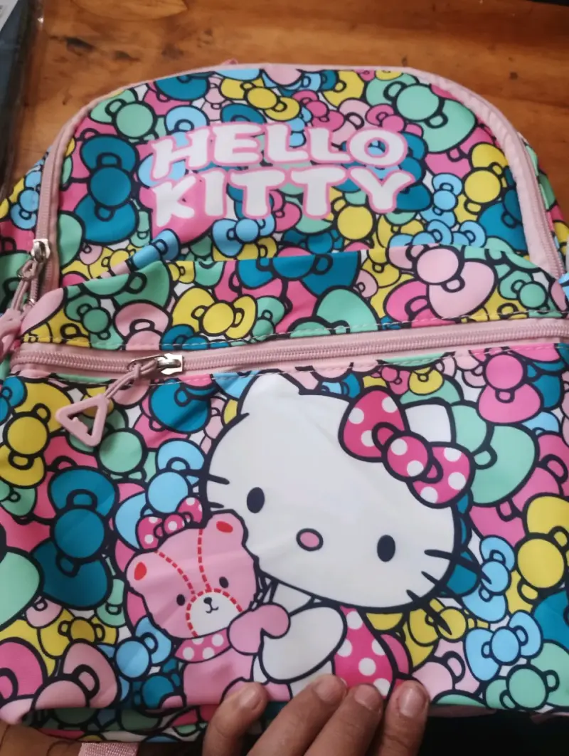 Mochila Hello Kitty colorida - 1