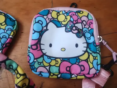 Mochila Hello Kitty colorida - miniatura 6