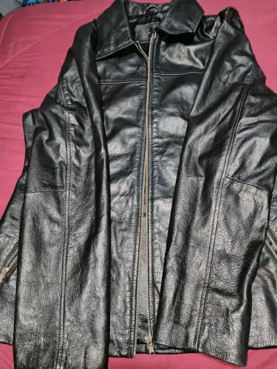 Chaqueta de cuero negra - miniatura 3
