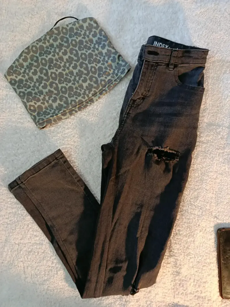 Jeans negros de mezclilla - 4