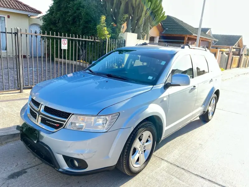 SUV Dodge Celeste, año 2014, de 3 corridas. - 1