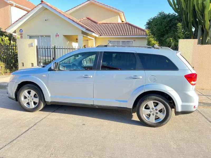 SUV Dodge Celeste, año 2014, de 3 corridas. - 2