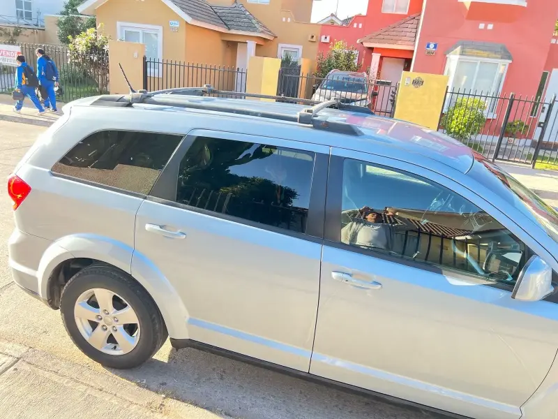 SUV Dodge Celeste, año 2014, de 3 corridas. - 5