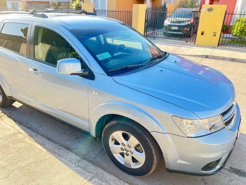 SUV Dodge Celeste, año 2014, de 3 corridas. - 6