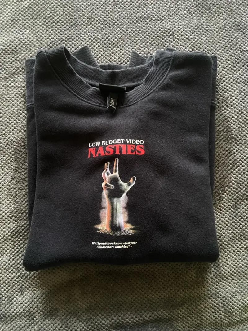 Polerón negro con estampado de cine - 1