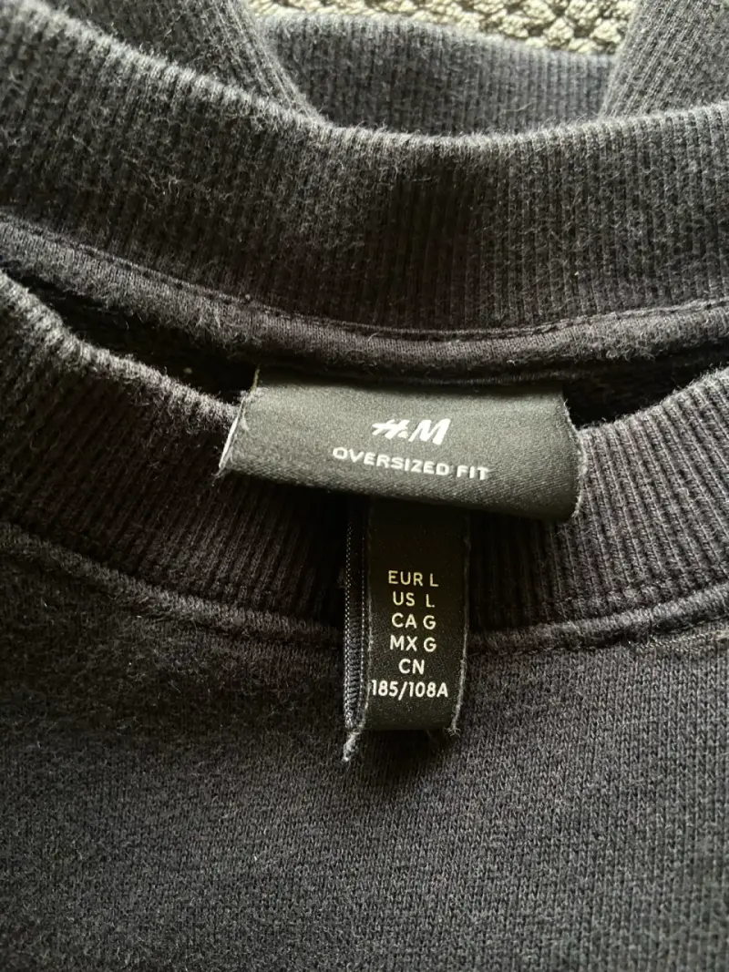 Polerón negro con estampado de cine - 4