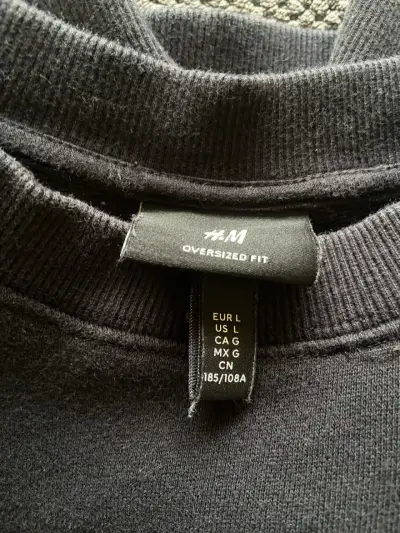 Polerón negro con estampado de cine - miniatura 4