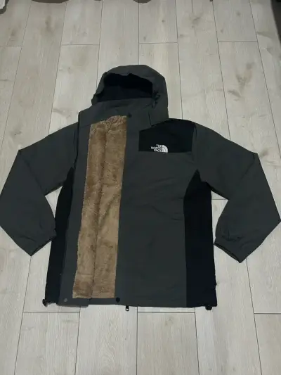 Chaqueta gris con capucha The North Face - miniatura 1