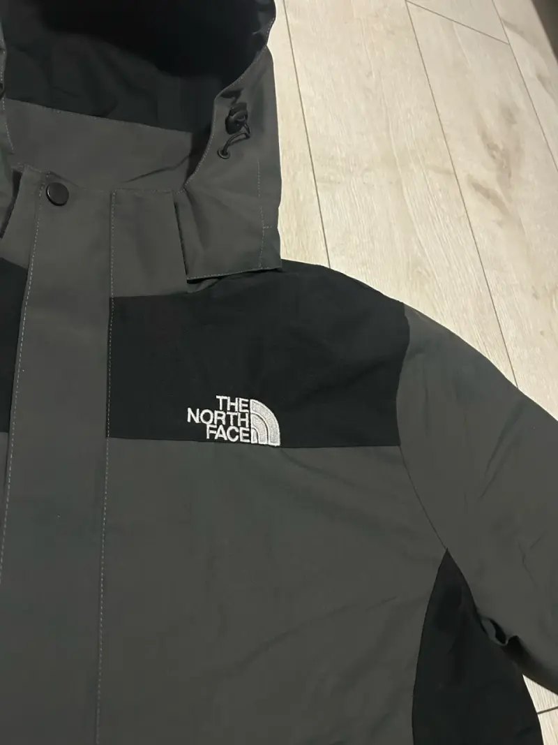 Chaqueta gris con capucha The North Face - 3