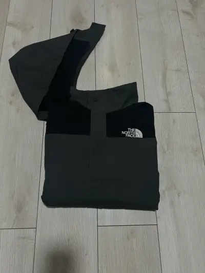 Chaqueta gris con capucha The North Face - miniatura 5