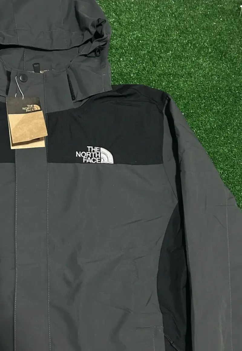 Chaqueta The North Face negra y gris - 4