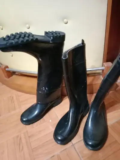 Traje original completo y botas negras - miniatura 1