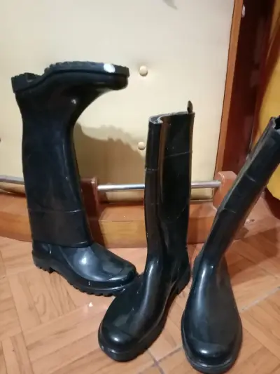 Traje original completo y botas negras - miniatura 2