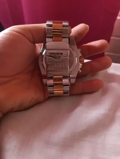 Reloj Invicta dorado y plateado - miniatura 2