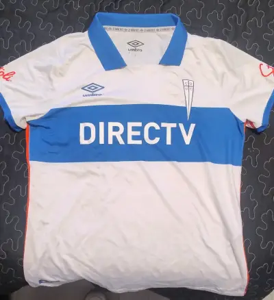Camiseta futbol blanca y azul - miniatura 1